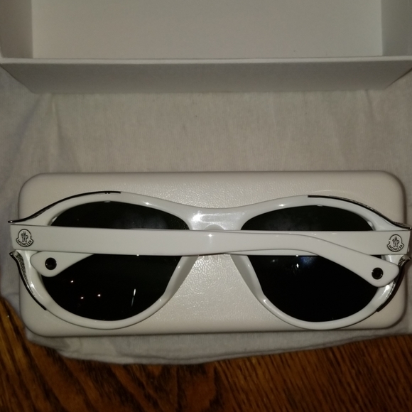 Moncler, never used Lunettes Sunglasses - Picture 6 of 7